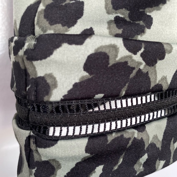 VICTORIA’S SECRET Black Green Cheetah Low Impac Sport Bra Yoga Workout Sz L - Picture 11 of 12